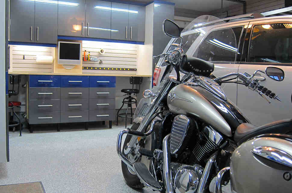 Comment garer une moto dans un garage ?