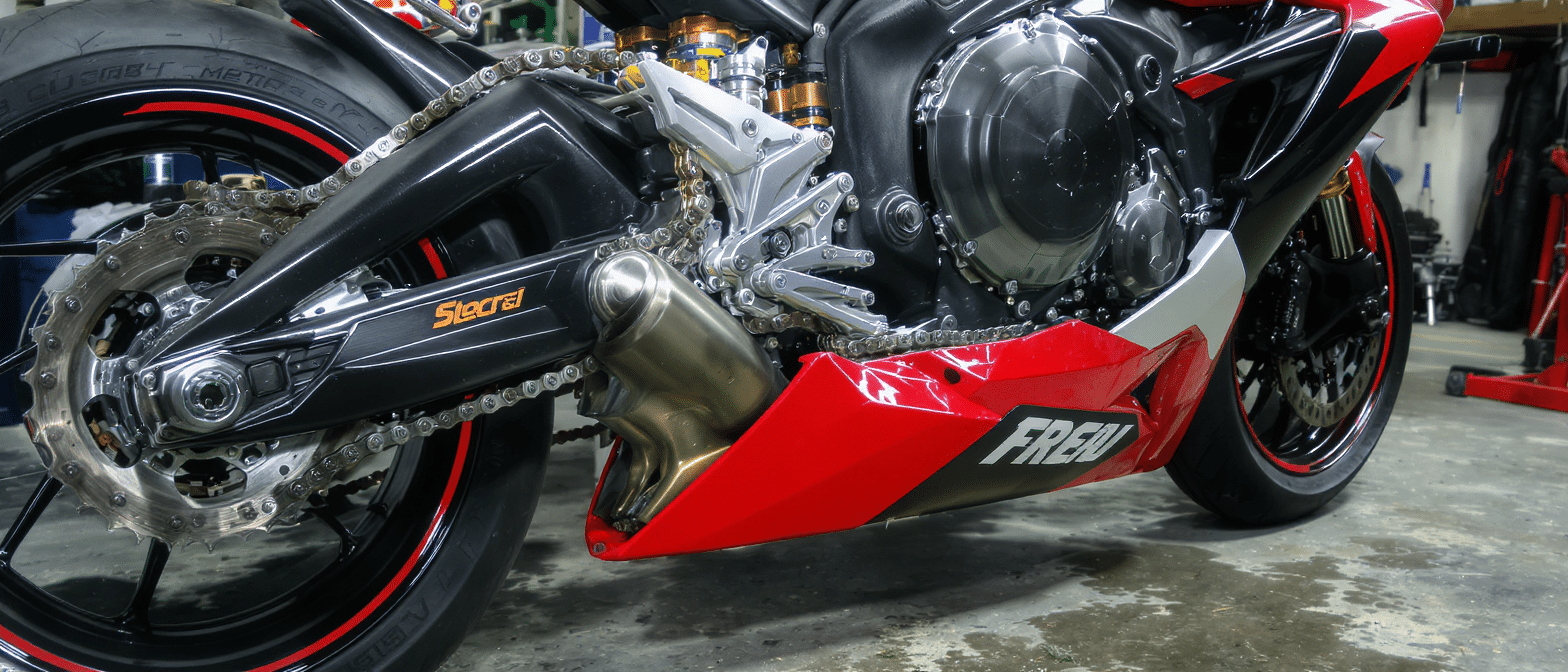 découvrez comment vérifier si la chaîne de votre moto est correctement serrée pour garantir sécurité et performance. suivez nos conseils étape par étape pour un entretien optimal de votre deux-roues.