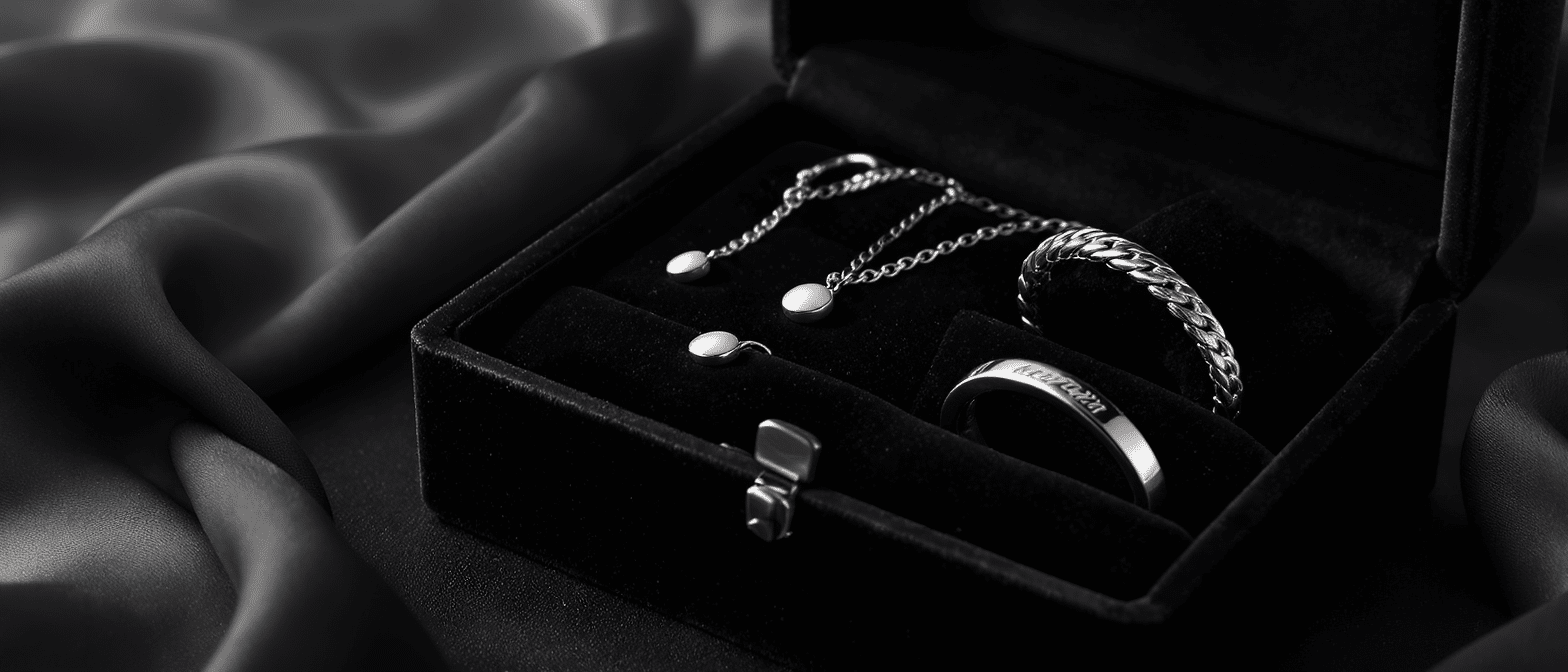 découvrez les astuces pour identifier un bijou en argent 925. apprenez à reconnaître les poinçons, les caractéristiques et les conseils pratiques pour vérifier l'authenticité de vos pièces en argent. ne vous laissez plus tromper et faites des achats éclairés grâce à notre guide !