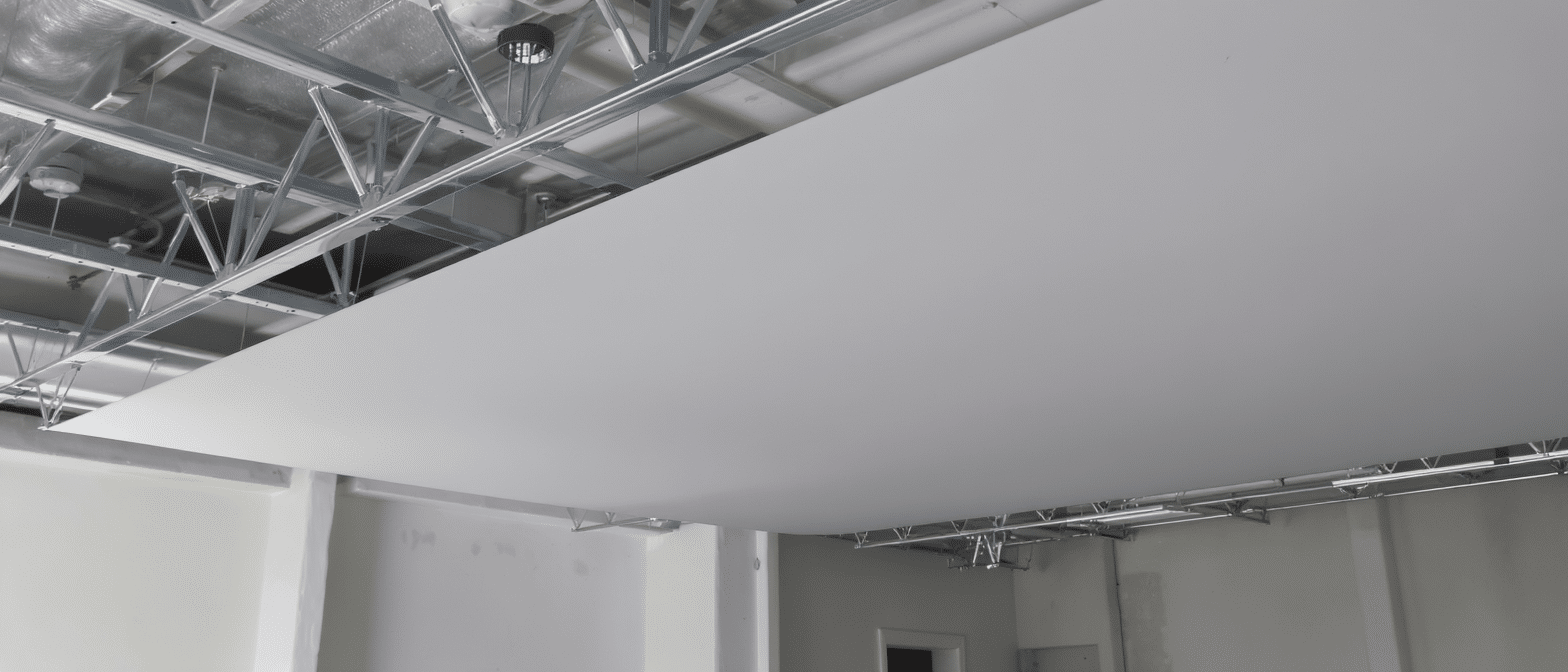 découvrez les étapes essentielles pour l'installation d'un plafond tendu. ce guide pratique vous accompagne à travers chaque phase du processus, des préparatifs à la finition, pour garantir un résultat esthétique et durable.